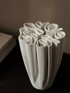 Clearance Ferm Living Jarrón Dedali 25 cm, Off-white Blanco