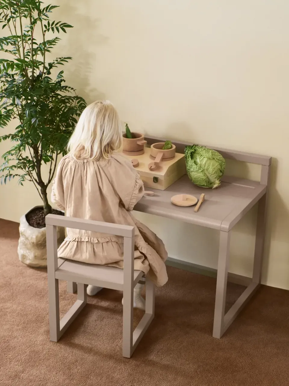 Clearance Ferm Living Juego de cocina Toro Suitcase Kitchen para niños, Natural Beige