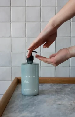 Sale Skandinavisk Loción para manos y cuerpo ØY, 500 ml Azul