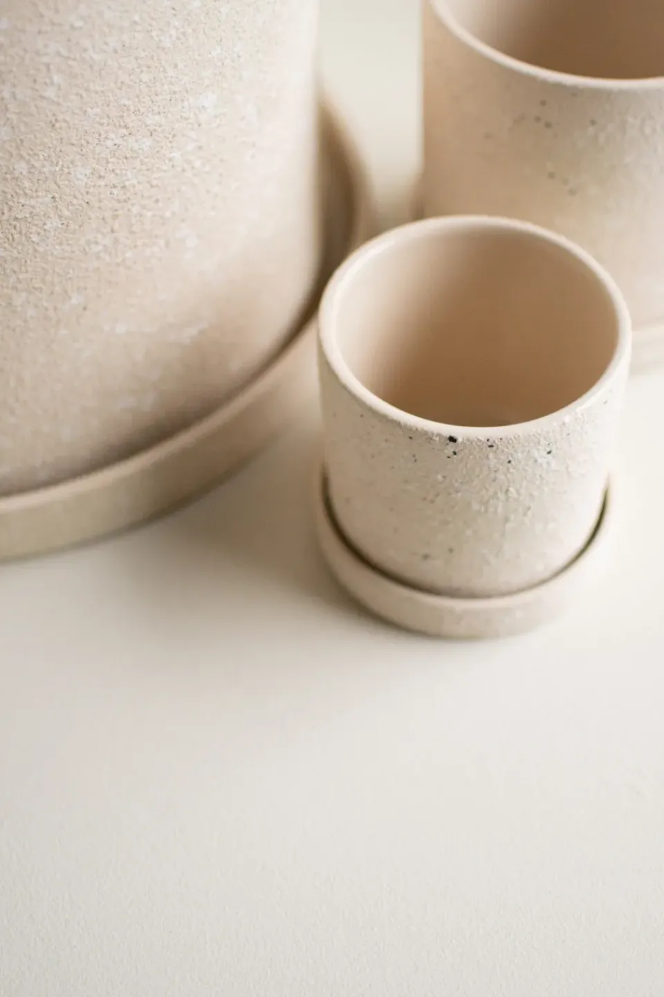 Hot DBKD Maceta Ø10 cm con platillo Grow, Creme structure Beige