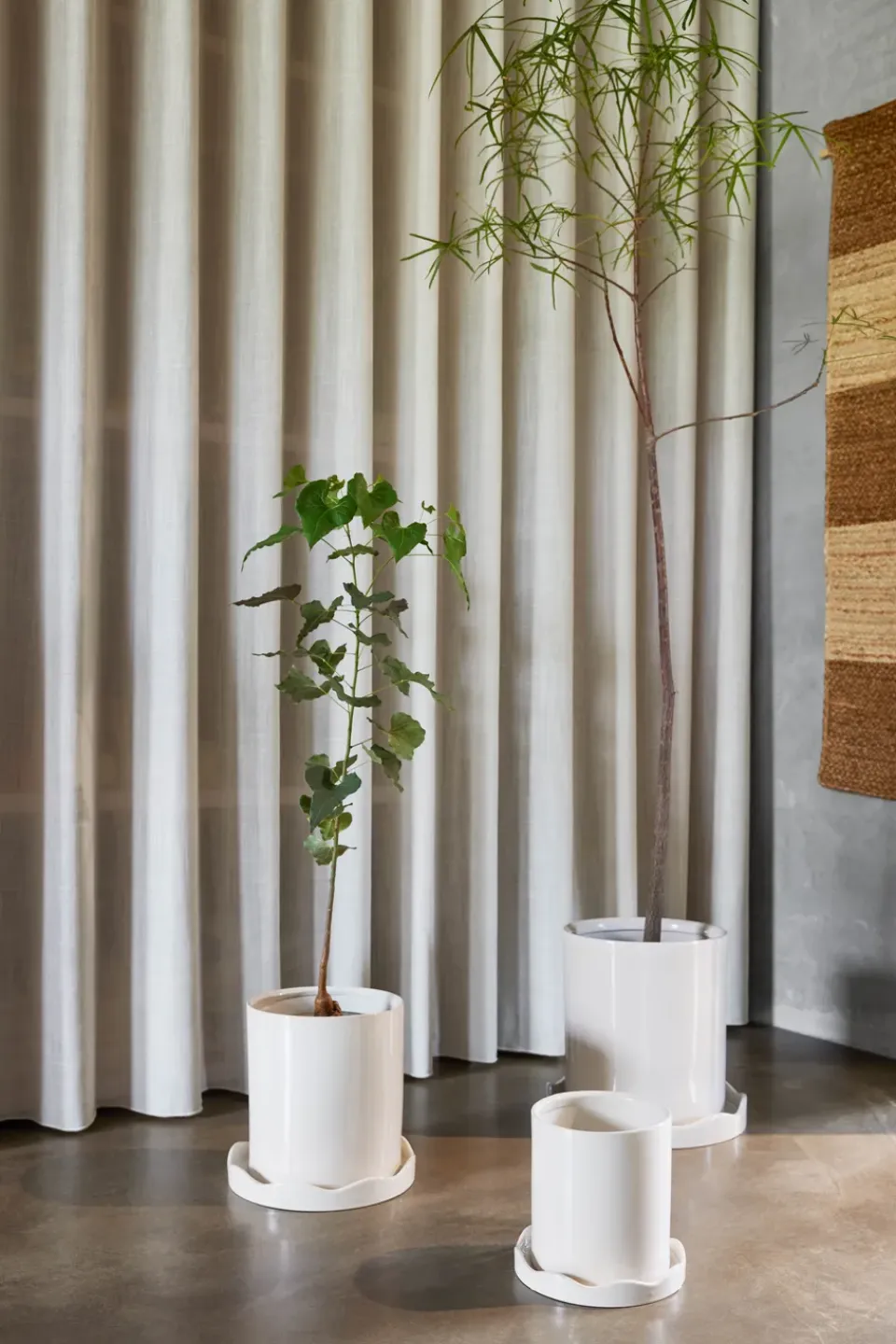 Outlet OYOY Maceta con base Nami large Ø27 cm, White Blanco