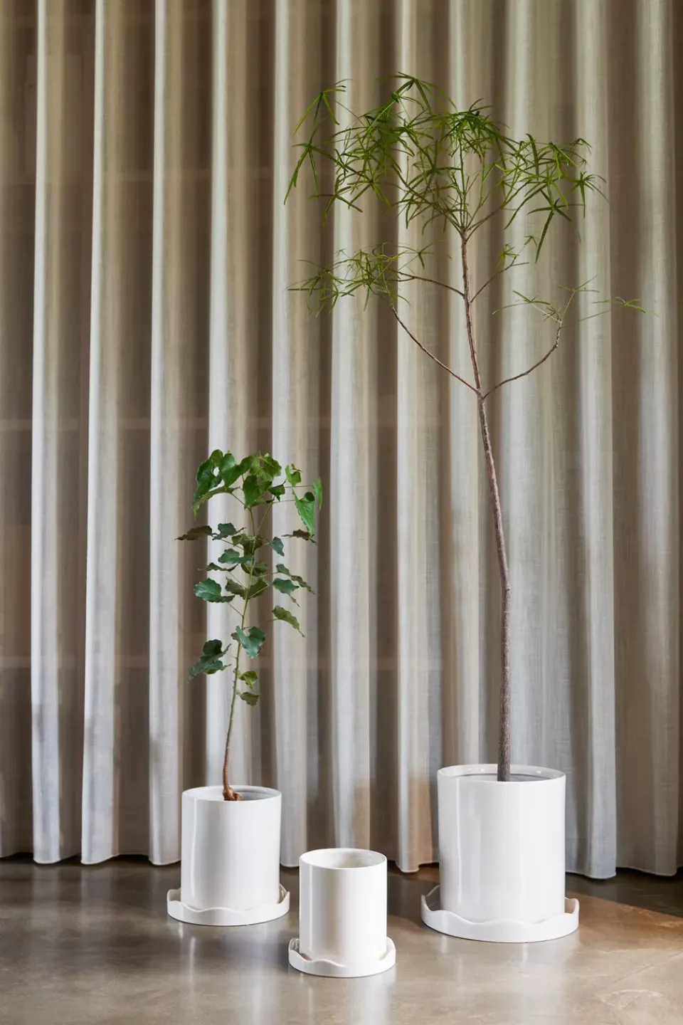 Outlet OYOY Maceta con base Nami large Ø27 cm, White Blanco