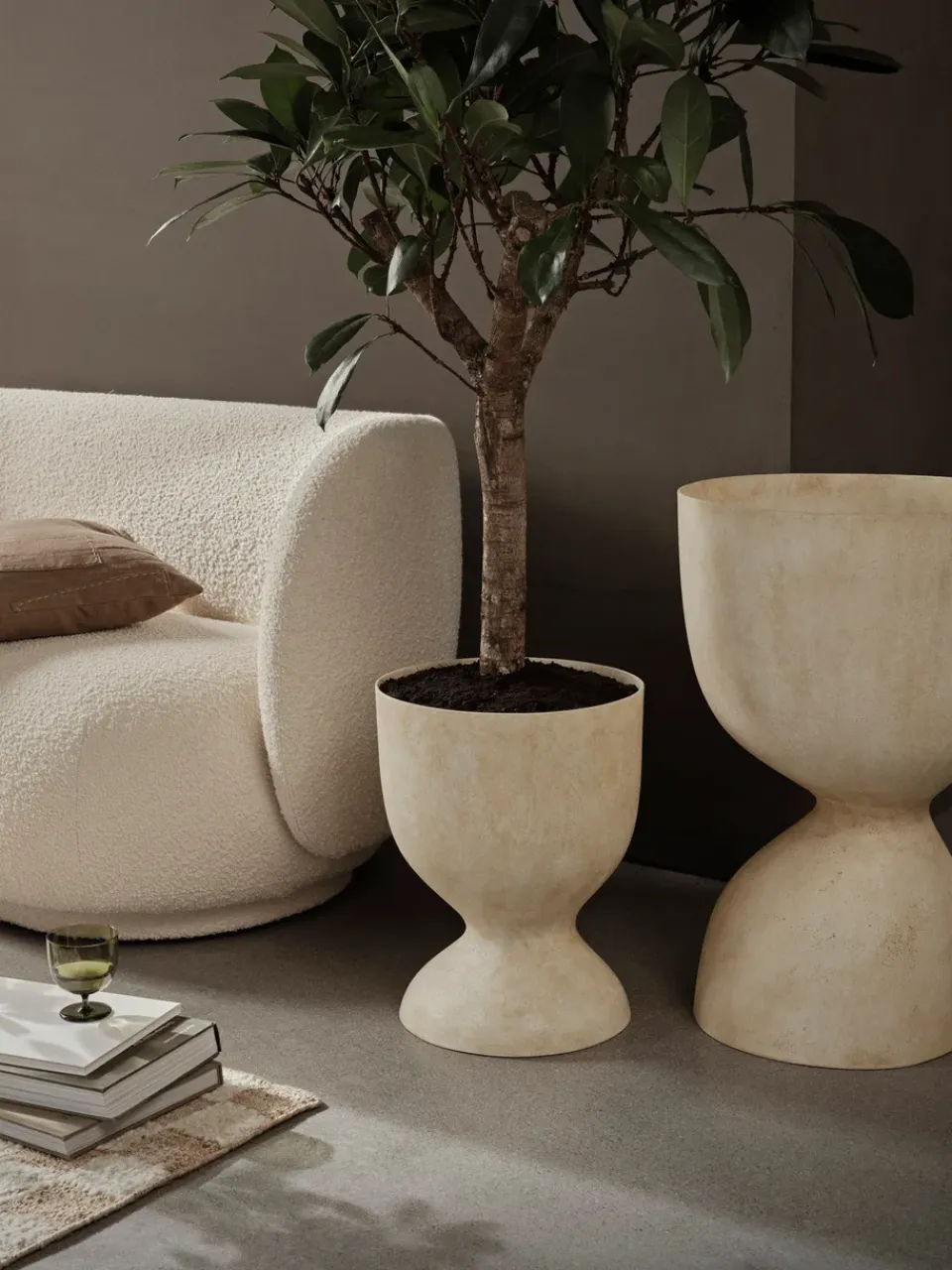 Ferm Living Maceta Evoke 45 cm, Warm Sand Beige