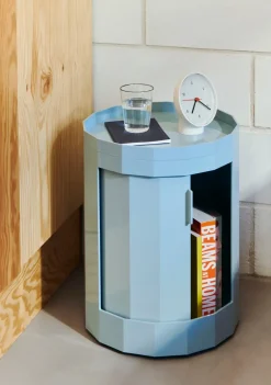 Online HAY Mesa auxiliar Facet Cabinet low pies/ruedas 49 cm, Misty blue Azul