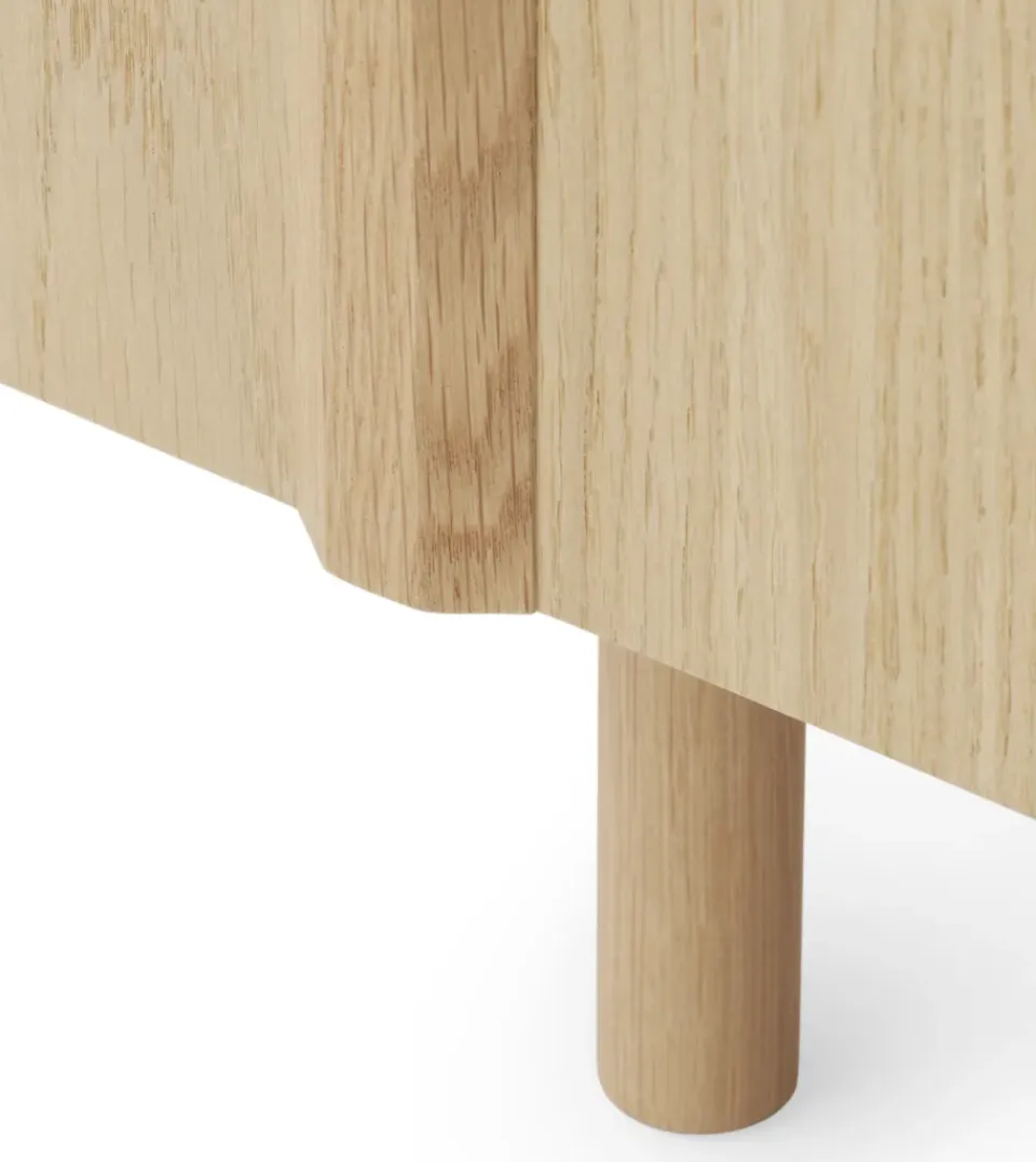 Clearance Normann Copenhagen Mesa auxiliar Rib 45x159 cm, Oak Marrón