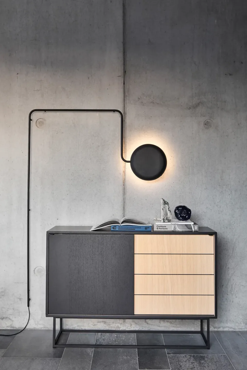 Woud Mesa auxiliar Virka, alto 120 cm, Negro - roble NegroBeige