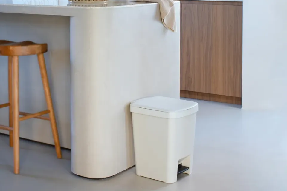 Outlet Brabantia Papelera con pedal StepUp de 25 L, claro Gris
