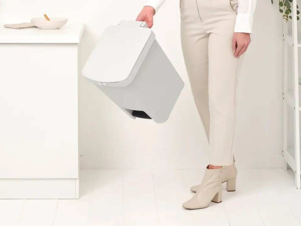 Outlet Brabantia Papelera con pedal StepUp de 25 L, claro Gris