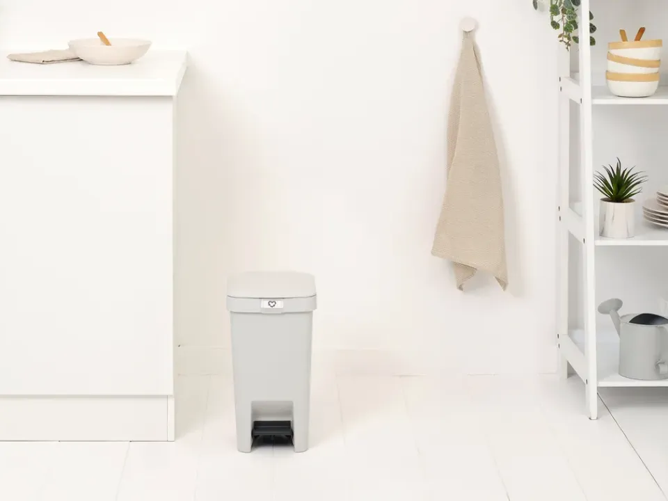 Hot Brabantia Papelera con pedal StepUp de 10 L, claro Gris