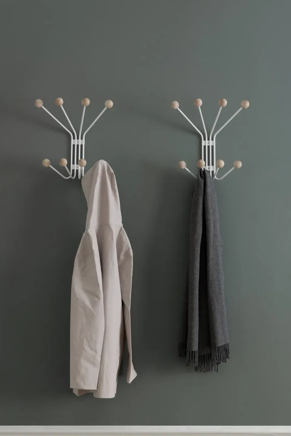 Online Maze Perchero de pared Bill S, Greige Gris
