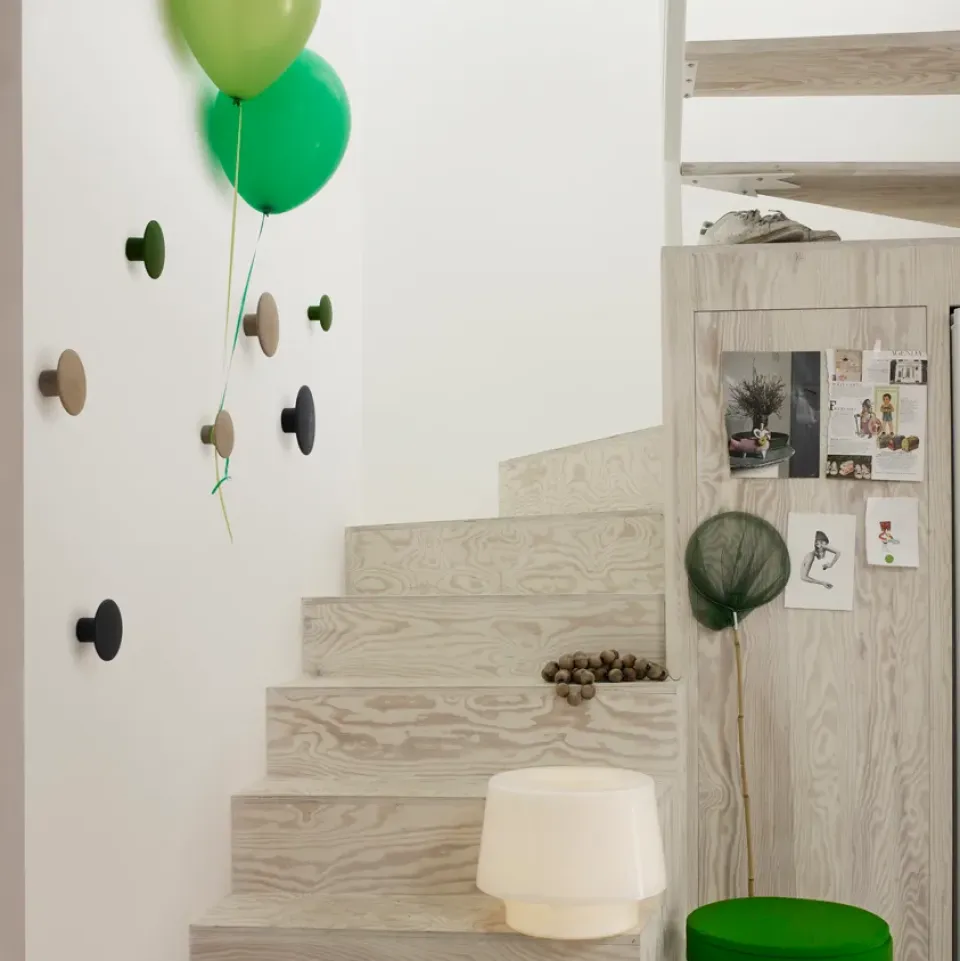 Hot Muuto Perchero de pared The Dots, , mediano Negro