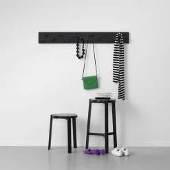 Outlet A2 Perchero Fellow, roble teñido de Negro