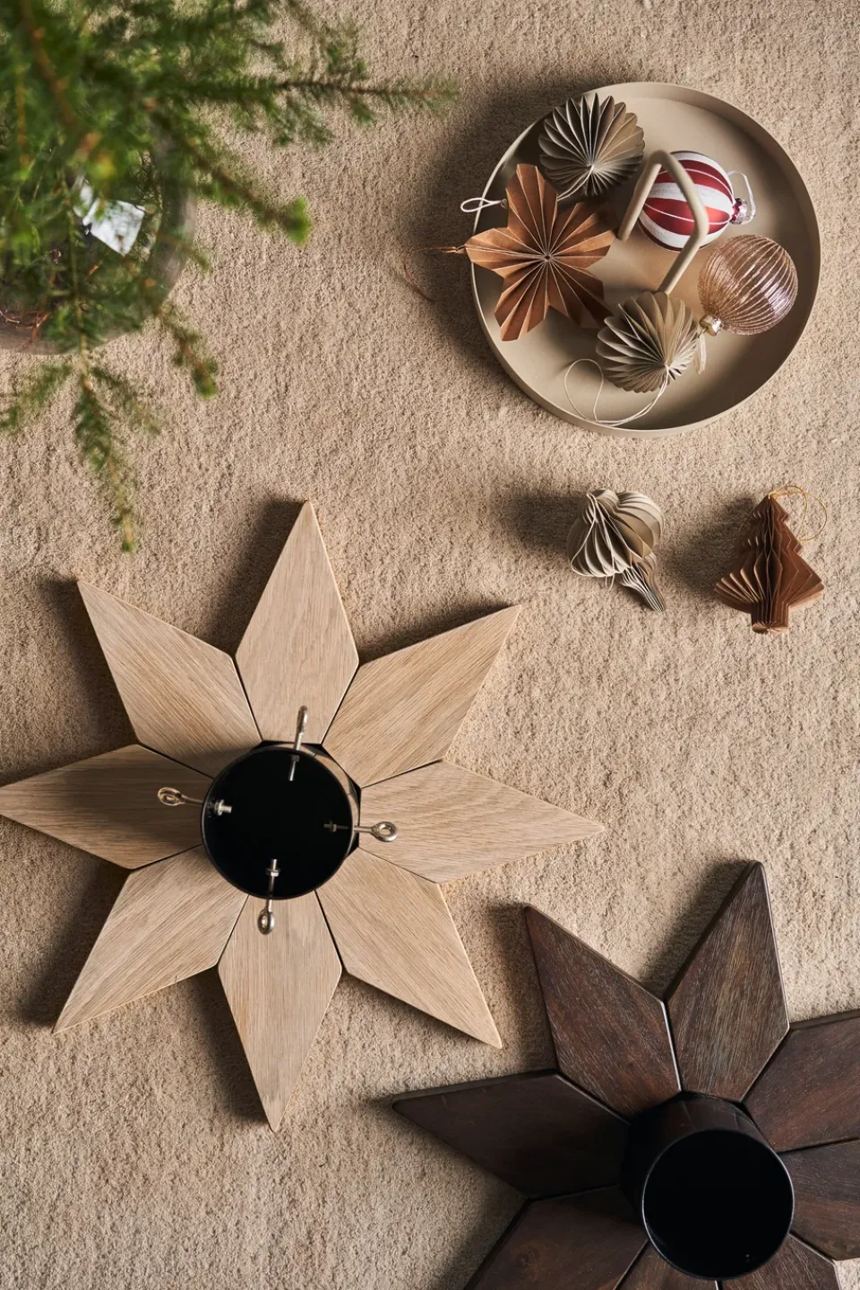Scandi Living Pie para árbol de Navidad Norr, Lacado blanco BeigeMarrónNegro