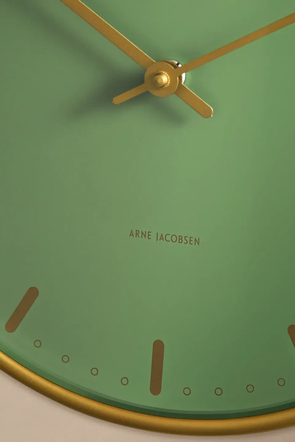 Outlet Arne Jacobsen Clocks Reloj AJ City Hall, , Ø21 cm Verde