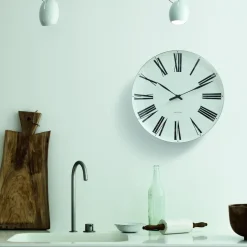 New Arne Jacobsen Clocks Reloj Arne Jacobsen Roman, Ø 48 cm NegroBlanco