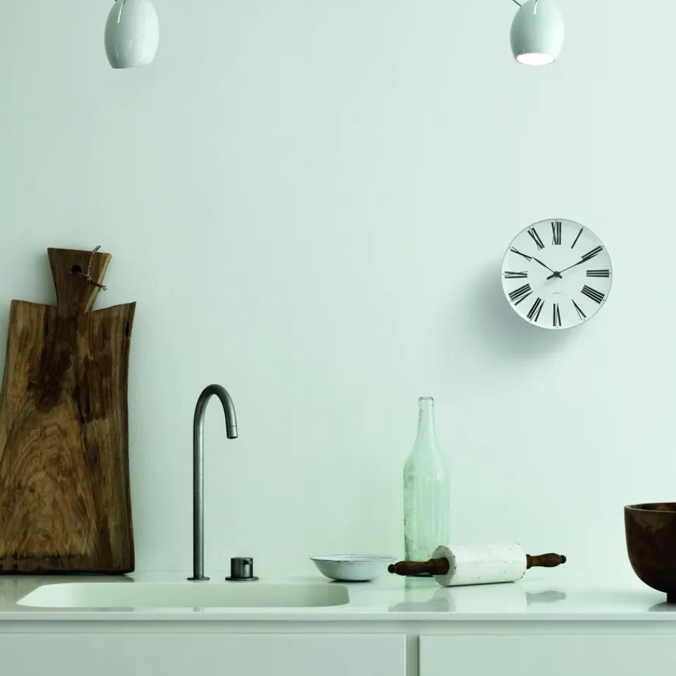 Online Arne Jacobsen Clocks Reloj Arne Jacobsen Roman, Ø 16 cm NegroBlanco