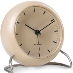 New Arne Jacobsen Clocks Reloj de mesa AJ City Hall, Sandy Beige