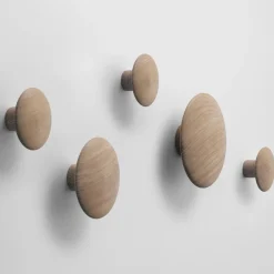 Discount Muuto Set de 5 colgadores de pared The Dots, roble Marrón
