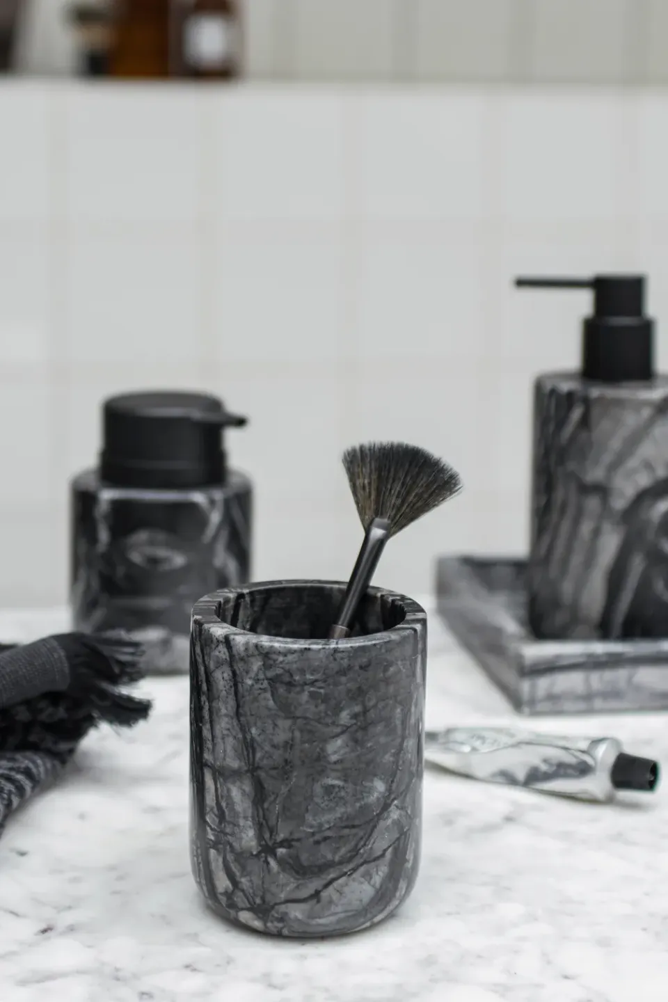 Hot Mette Ditmer Vaso portacepillos Marble 10 cm, Negro-gris NegroGris