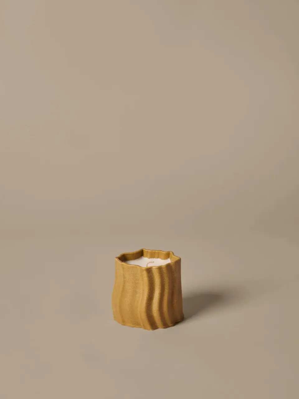 Clearance Ferm Living Vela aromática Rylith 53 h, Limón de citronela Beige