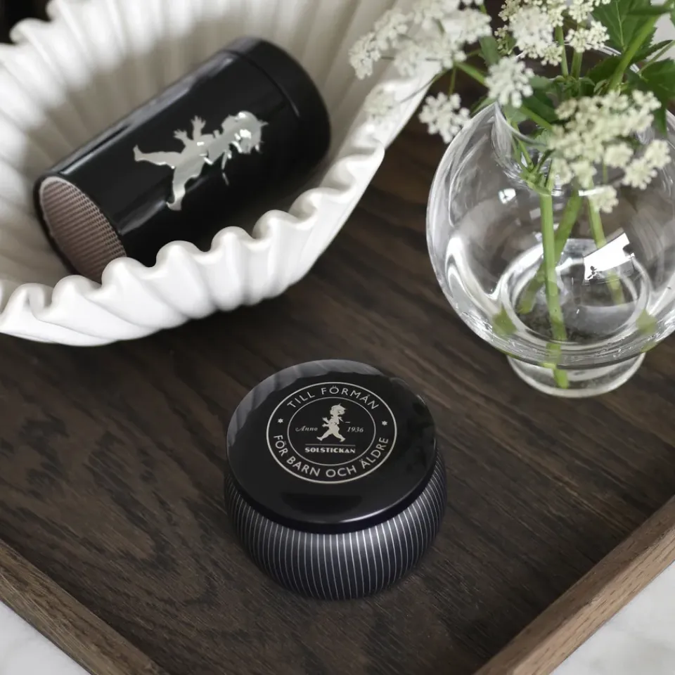 Hot Solstickan Design Vela aromática Solstickan 25 h, -madera de cedro Negro