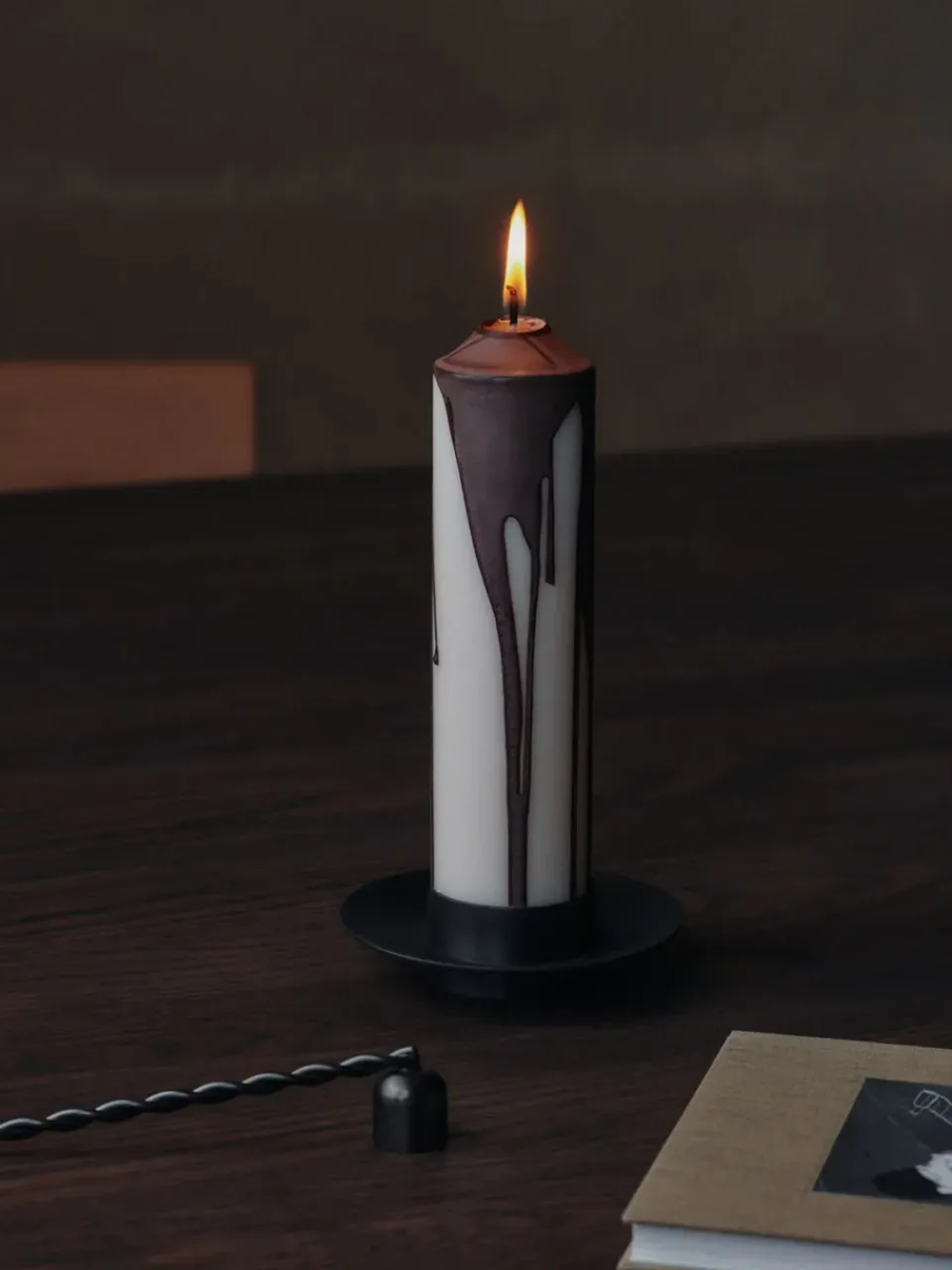 Online Ferm Living Vela cilíndrica Dryp, Dark Chocolate, 20 cm Marrón