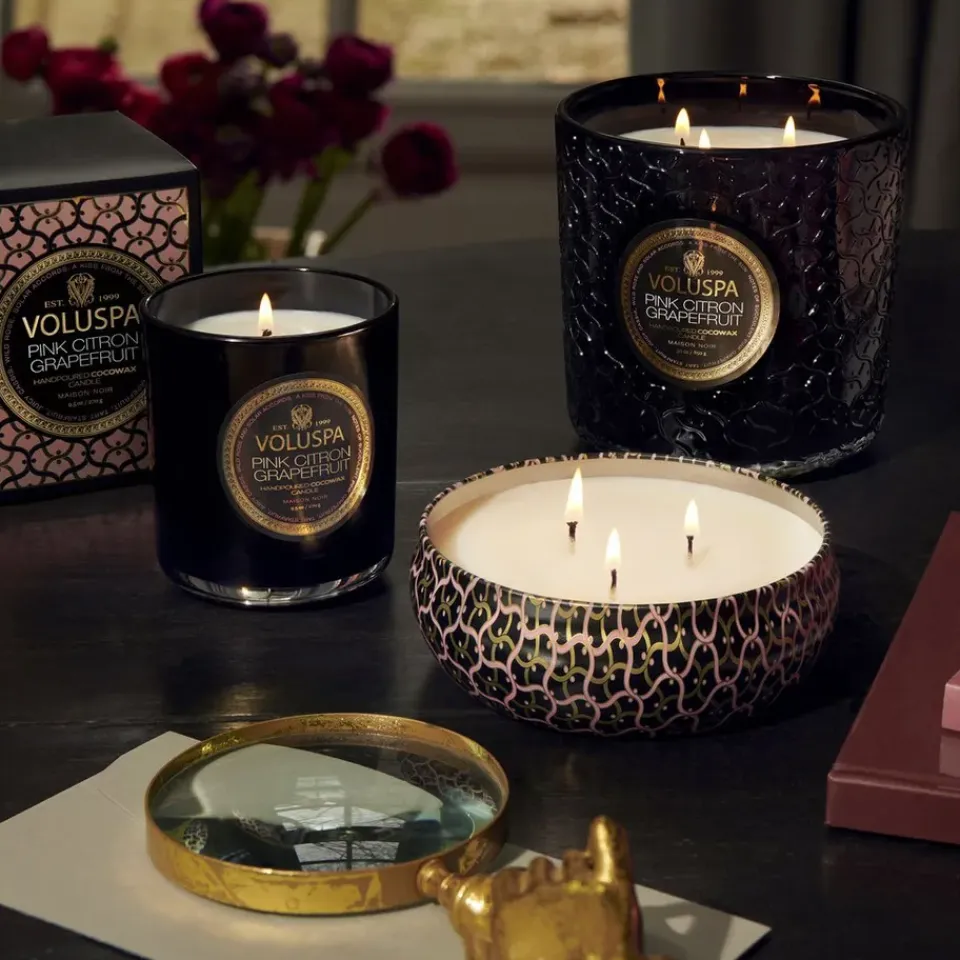 New Voluspa Vela perfumada Classic Maison Noir 60 horas, Pink Citron Grapefruit Color doradoNegro