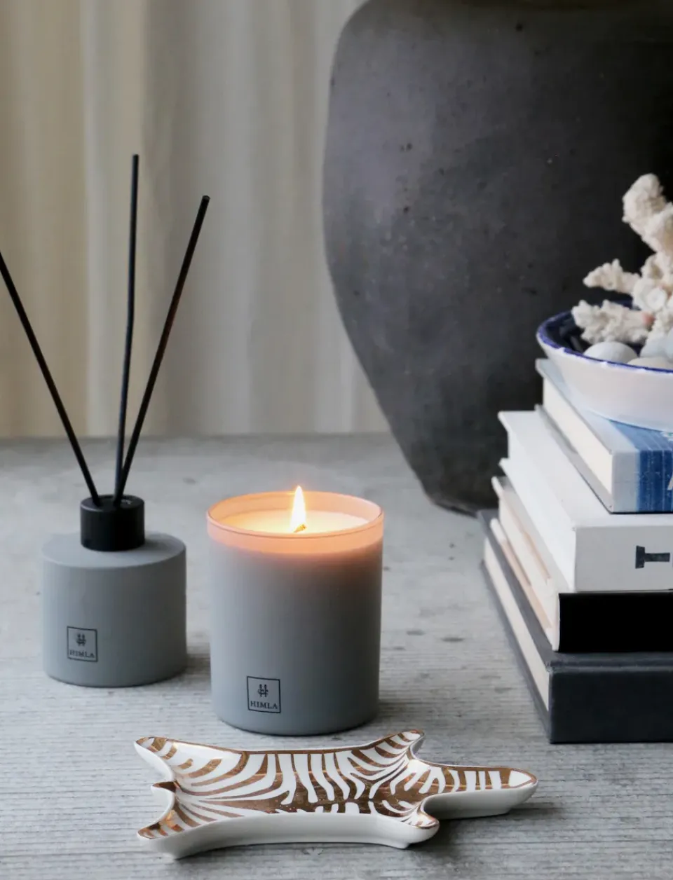New Himla Vela perfumada Inhale 230 g, Sense of silence Gris