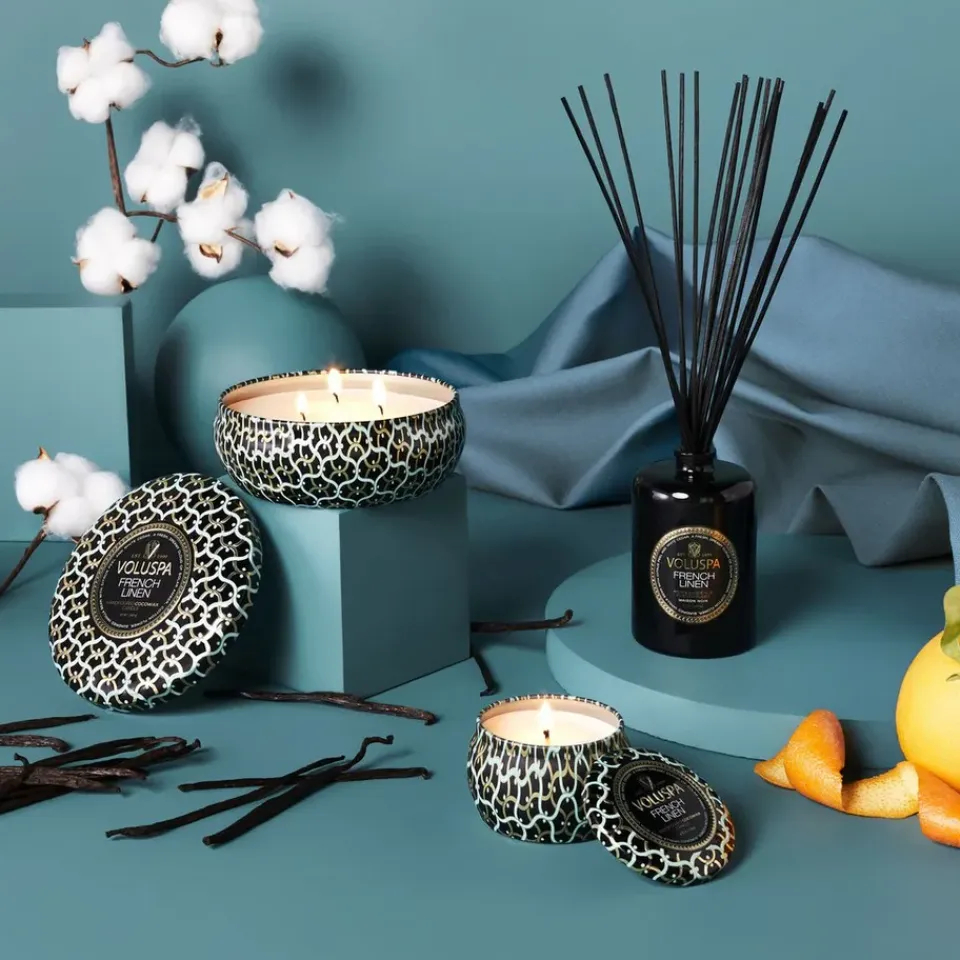New Voluspa Vela perfumada Maison Noir 3-wick Tin 40 horas, French Linen Color doradoNegroTurquesa