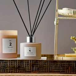 Outlet Illume x Bloomingville Vela perfumada NO. 2 Green Gardenia, 200 g + Caja regalo Beige